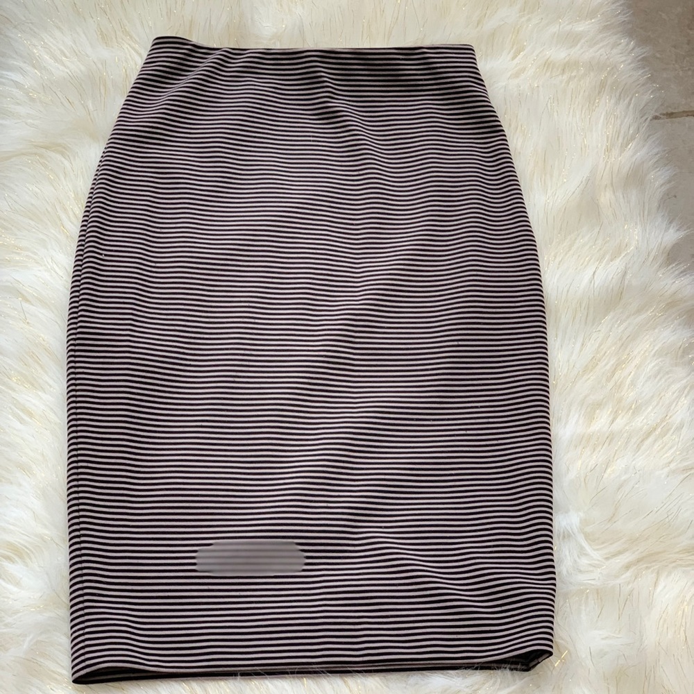 Ann Taylor grey striped skirt size 0